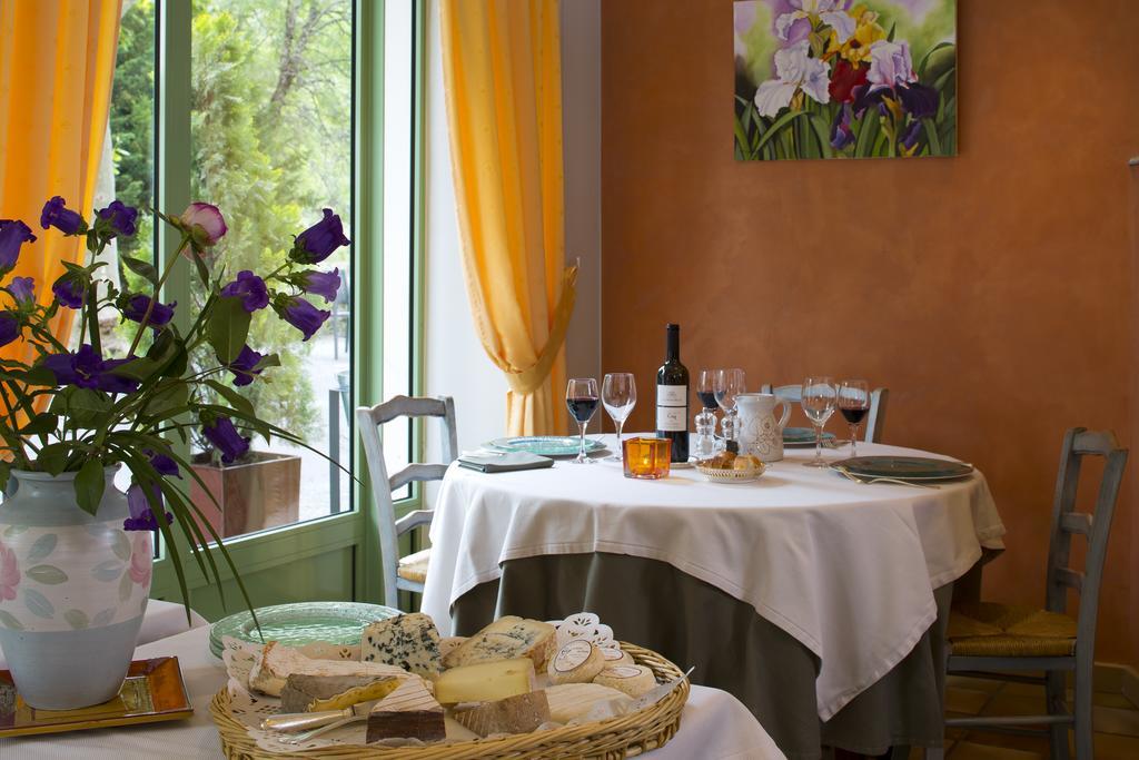 Logis Hotel Restaurant Le Mont Aigoual Meyrueis Exterior photo